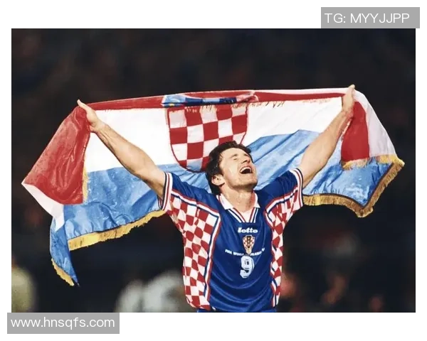 足球传奇球星小卢的传奇经历与影响力解析